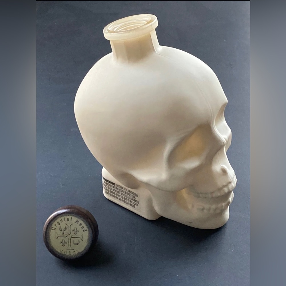 Super Rare Dan Aykroyd Crystal Head Skull Bone Bottle Porcelain Glass Vodka